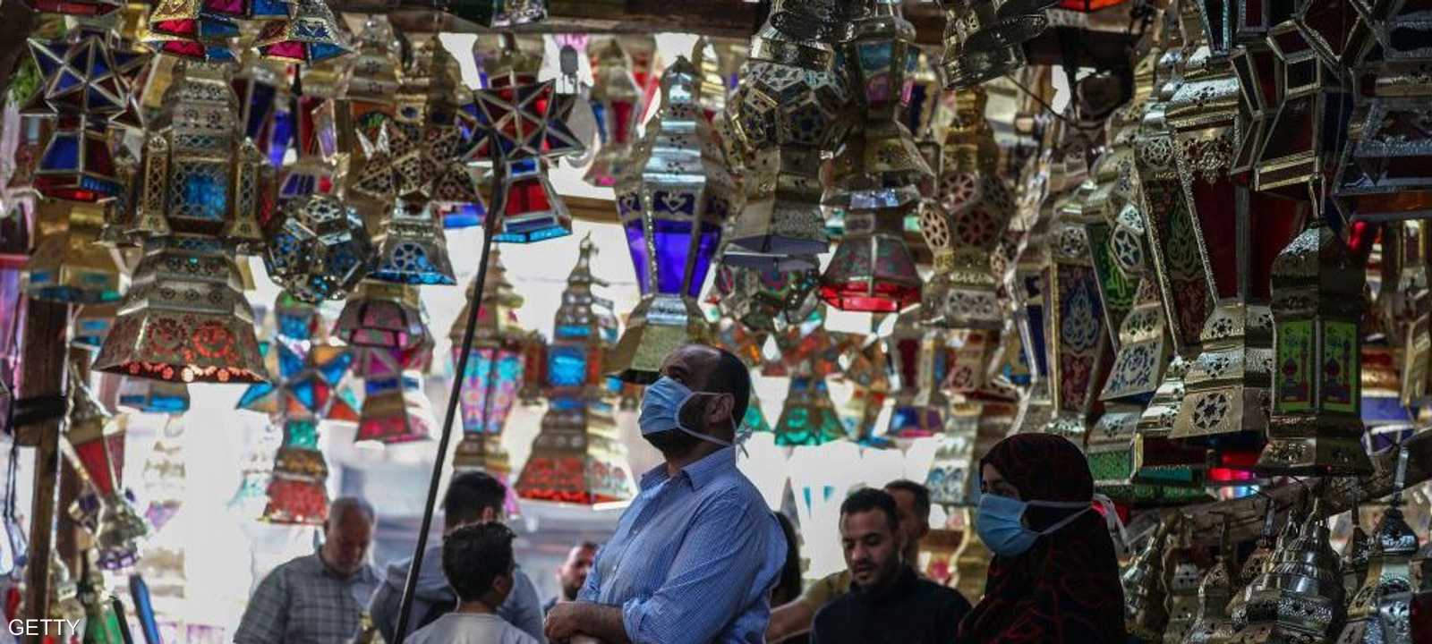 التزاحم لشراء احتياجات رمضان.. مشكلة سنوية