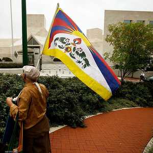 محتج أمام سفارة بكين في واشنطن - أرشيفية