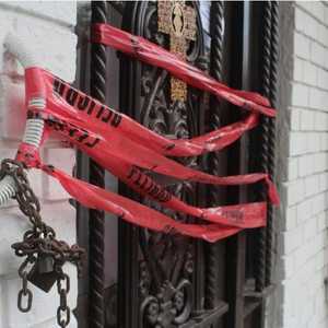 تقول السلطات إن دوافع الجريمة غير واضحة حتى الآن