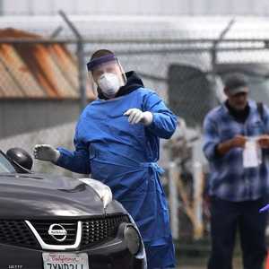 أرشيفية لعاملين في قطاع الصحة بكاليفورنيا الأميركية