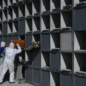 العالم ودع عشرات الآلاف من ضحايا كورونا