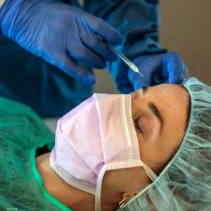 عيادات البوتوكس تحولت لإجراء اختبارات كورونا