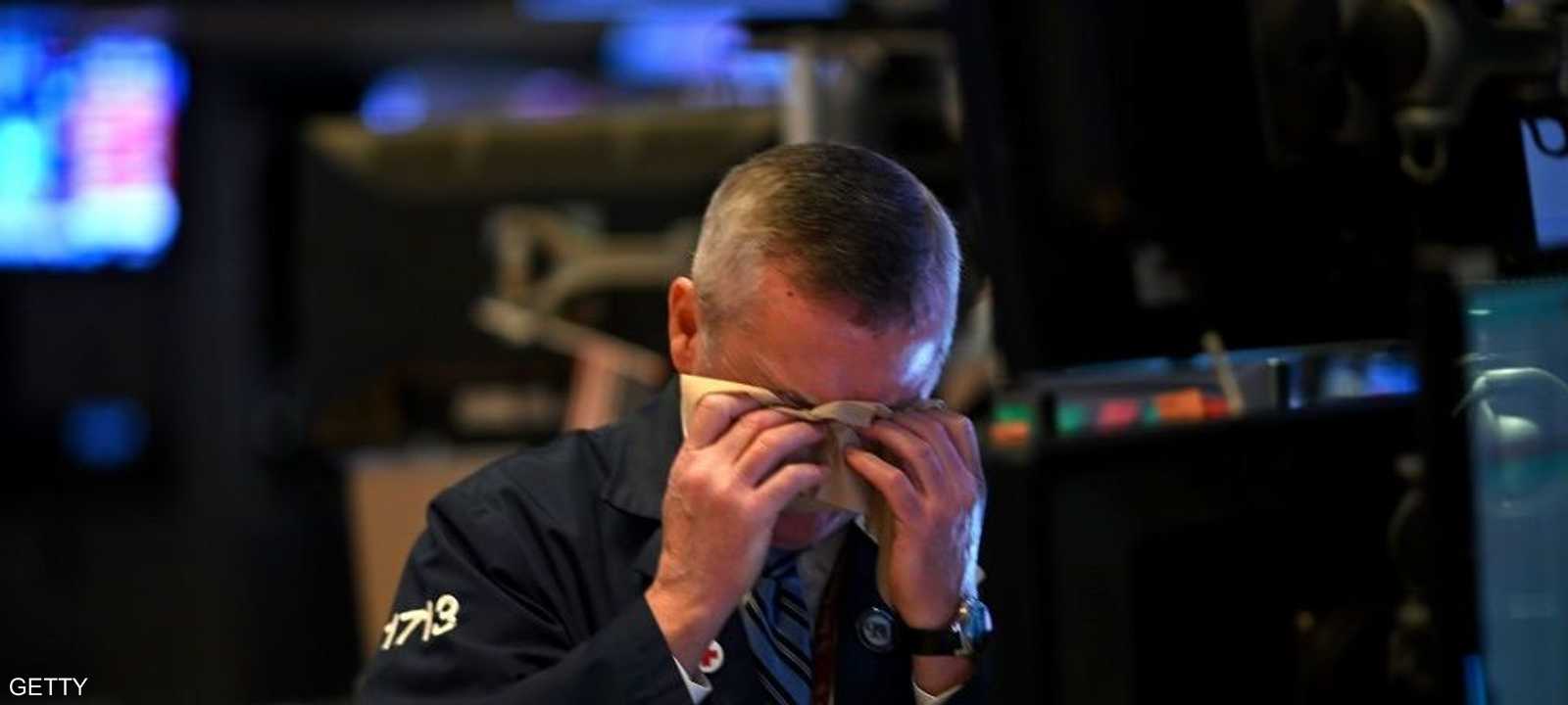 الأسهم الأميركية تبهط لأدنى مستوى في عامين