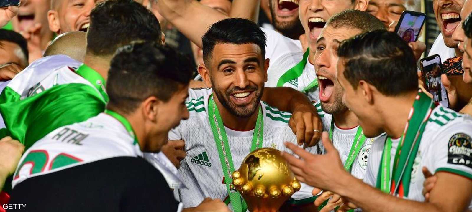 رياض محرز قاد الجزائر لكأس أفريقيا