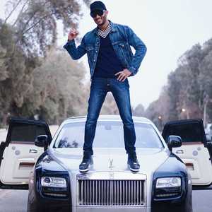 ظهر رمضان في مقطع فيديو قصير وهو يؤدي الأغنية.