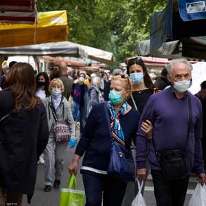 بالكمامات في شوارع ميلانو