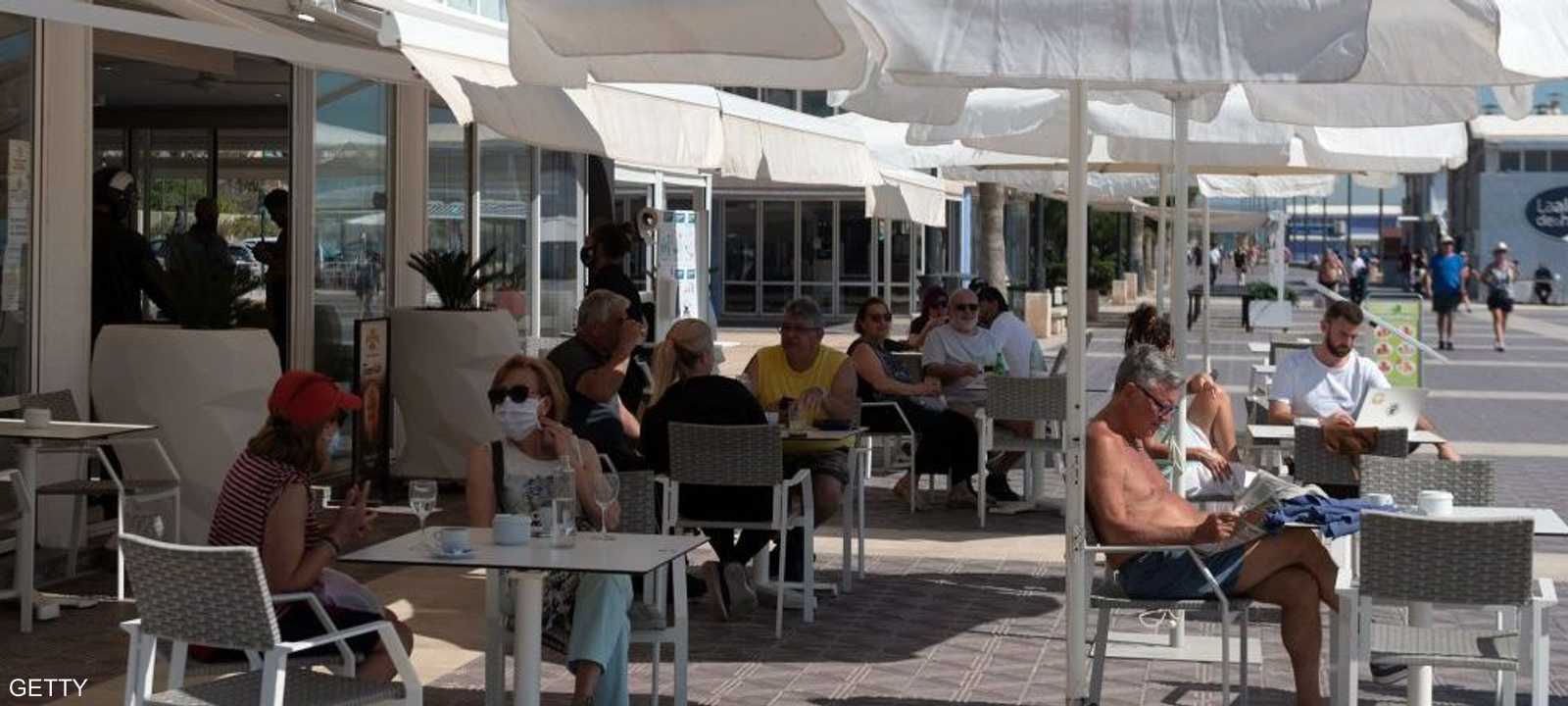 إسبانيا تطالب بوضع الكمامات حتى للإطفال فوق 6 سنوات