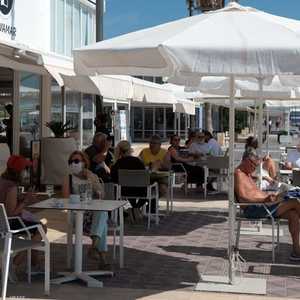 إسبانيا تطالب بوضع الكمامات حتى للإطفال فوق 6 سنوات