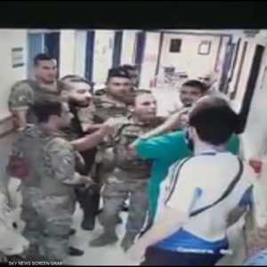 لبنان.. فيديو يظهر اعتداء عسكريين على طبيب يثير غضبا واسعا
