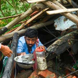 الهند بين سندان الإعصار ومطرقة كورونا