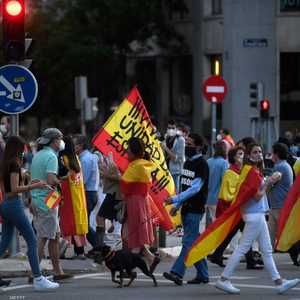 تتواصل الاحتجاجات ضد الحكومة التي شارك فيها المئات.