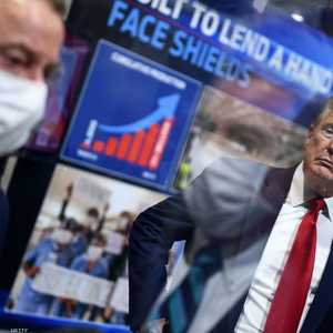 ترامب في المصنع.. من دون كمامة