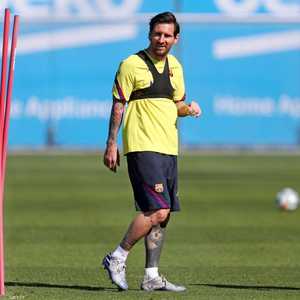 ميسي قد يمد مسيرته في الملاعب طويلا