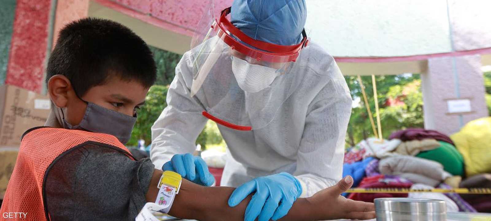 فحص طفل في المكسيك