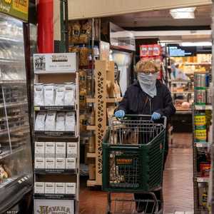 ارتداء الكمامات أمر ضروري داخل الاماكن المغلقة