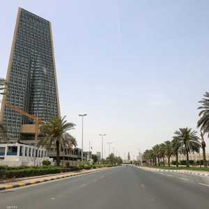 شارع خال في الكويت التي تفرض حظر تجول لمواجهة كورونا