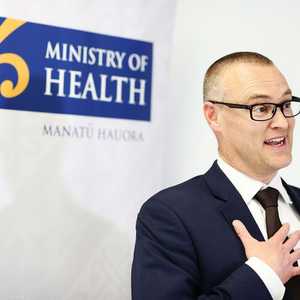 اعترف وزير الصحة النيوزيلندي بأنه أحمق