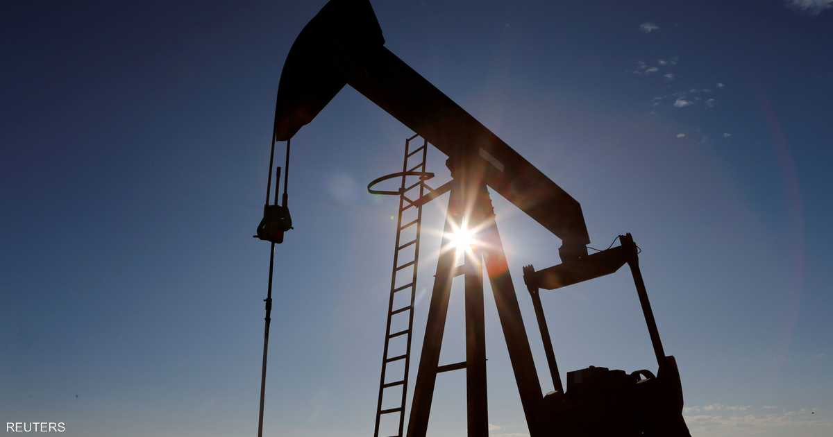 Oil Prices Fall on Weak Chinese Economy and US Crude Supply