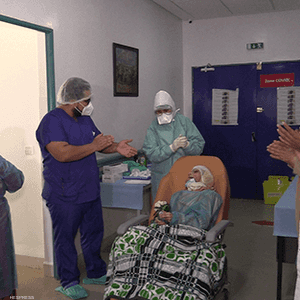 عجوز مغربية شفيت من فيروس كورونا