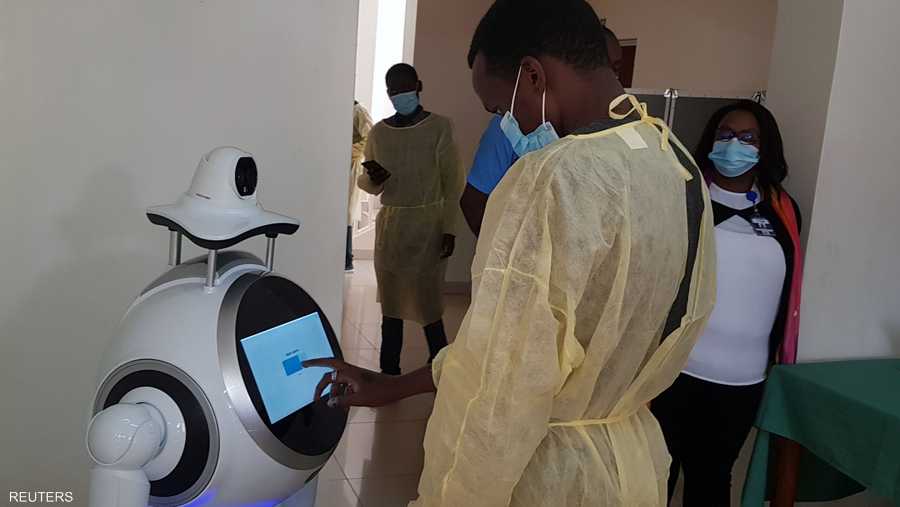 تساعد هذه الأجهزة العاملين على الخطوط الأمامية لمكافحة أزمة كورونا في رواندا التي سجلت 355 حالة إصابة مؤكدة بالمرض.