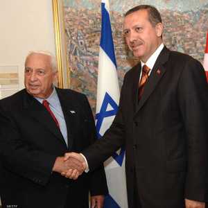 أردوغان وإرييل شارون في لقاء سابق