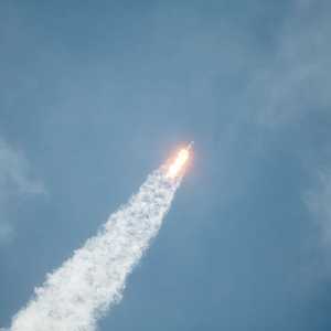 أجلت الشركة الإطلاق يوما واحدا بسبب الطقس غير المناسب