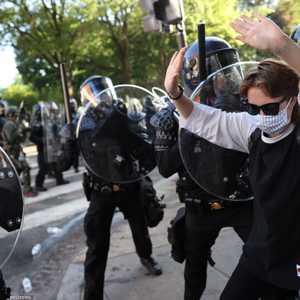 قامت قوات مكافحة الشغب الأميركية بتفريق المحتجين