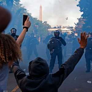 أطلقت الشرطة الأميركية الرصاص المطاطي والغاز المسيل للدموع