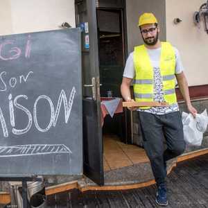 عامل توصيل طلبات في مطعم بالمغرب