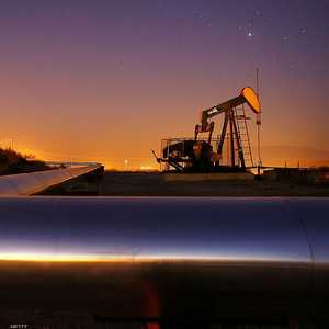 تراجعت أسعار النفط حوالي واحد بالمئة