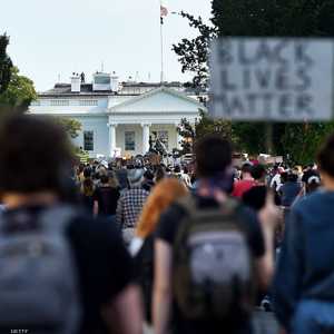 الآلاف يتظاهرون أمام البيت الأبيض ونصب لينكولن