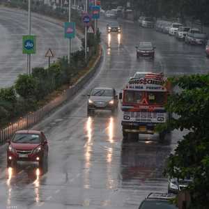 أجواء ماطرة في مومباي