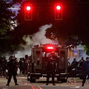 الشرطة في سياتل تفض تظاهرة احتجاجا على مقتل فلويد.