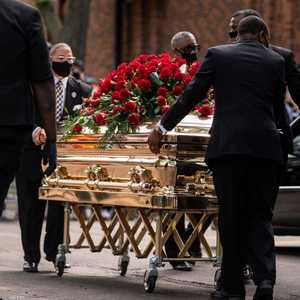 النعش الذهبي الذي يحمل جثمان فلويد