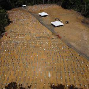 قبور متوفين بكورونا في ماناوس