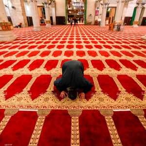 أحد المصلين في المسجد الأقصى