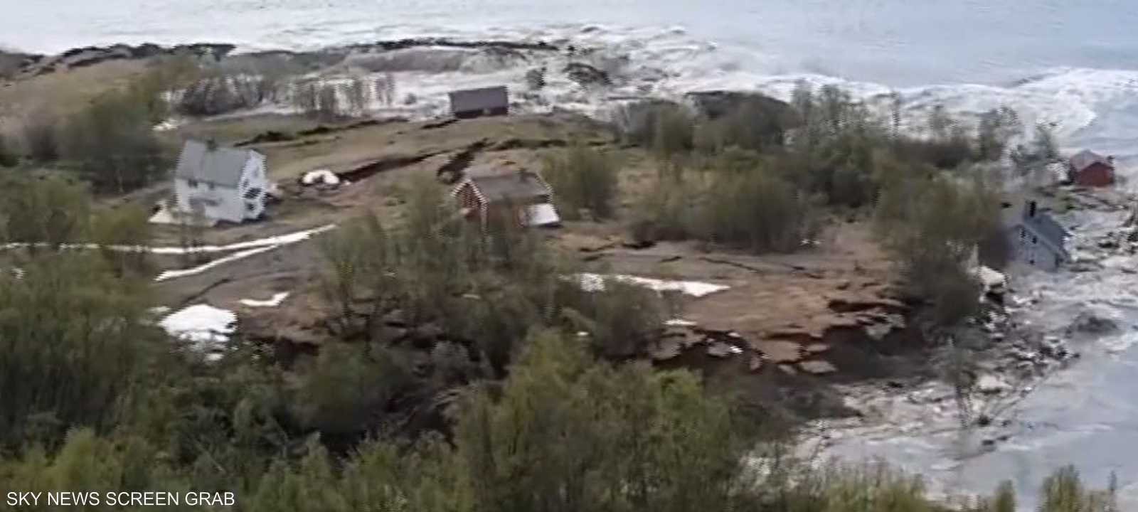 الانهيار فصل قطعة أرض عن اليابسة