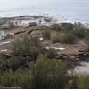 الانهيار فصل قطعة أرض عن اليابسة