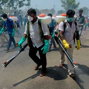 عمليات تعقيم في الهند لمواجهة تفشي كورونا