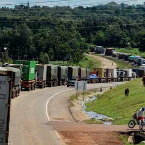 شاحنات على الحدود الكينية الأوغندية