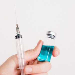 مصر تسعى للحصول على اللقاح الذي سيأتي في شكل حقنة