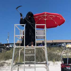 في زي حاصد الأرواح