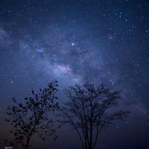 الومضات قادمة من مصدر مجهول