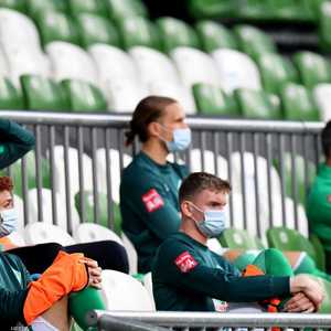 الكمامة ستختفي من دكة البدلاء