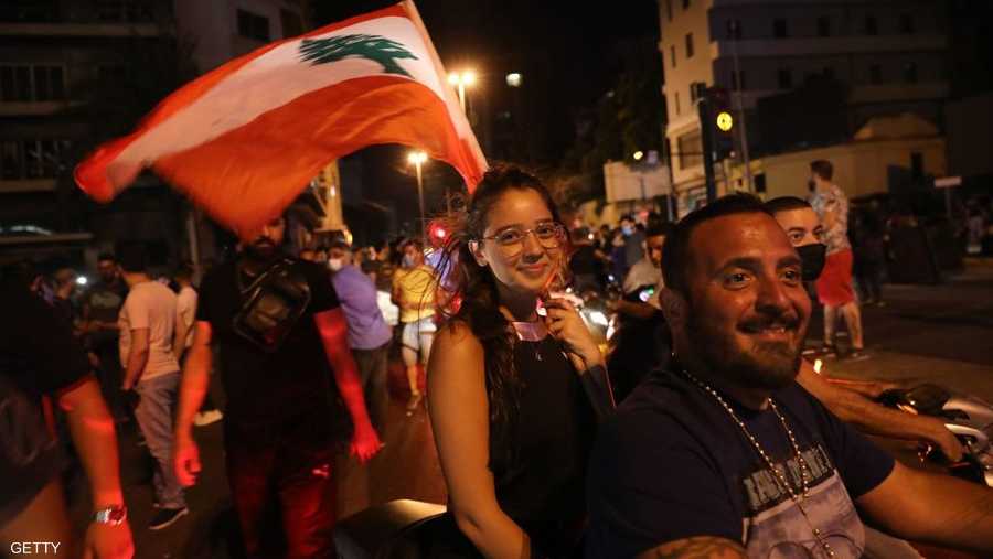 أصيب عدد من الاشخاص بجروح في مواجهات بين الجيش اللبناني ومتظاهرين.