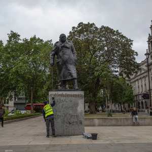 تعرض تمثال ونستون تشرشل أمام البرلمان للتخريب