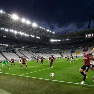 كرة القدم في إيطاليا عادت بلقاء قمة بين يوفنتوس وميلان.