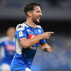 ميرتنز دخل تاريح النادي الإيطالي الجنوبي