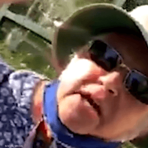 المرأة التي كالت الشتائم للفتاة