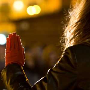 أورايلي مدان بالاعتداء بالضرب على ضحاياه، وإخضاعهن للتجويع.